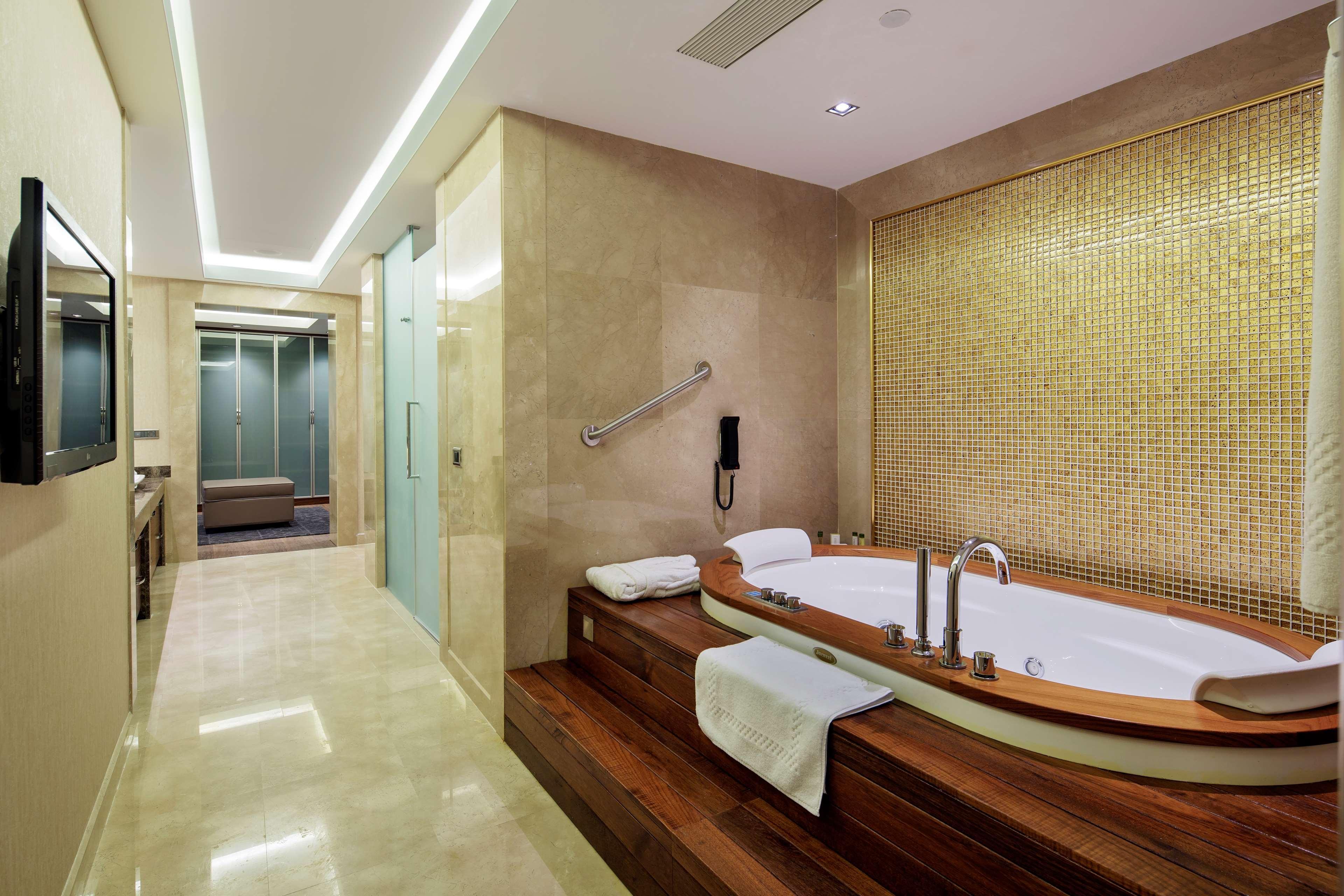 Movenpick Hotel Малатия Екстериор снимка