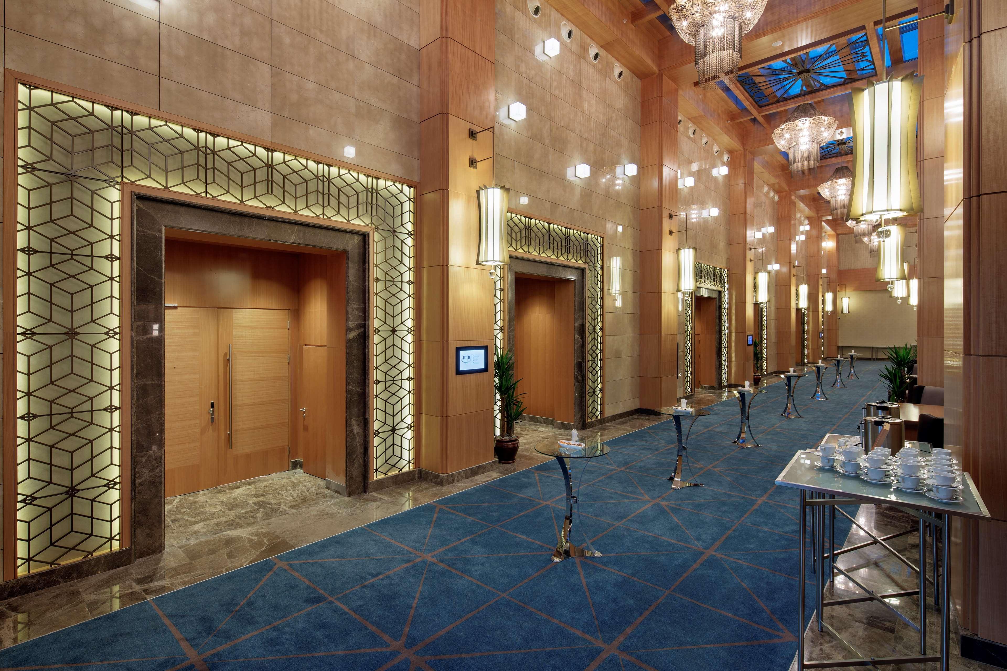Movenpick Hotel Малатия Екстериор снимка