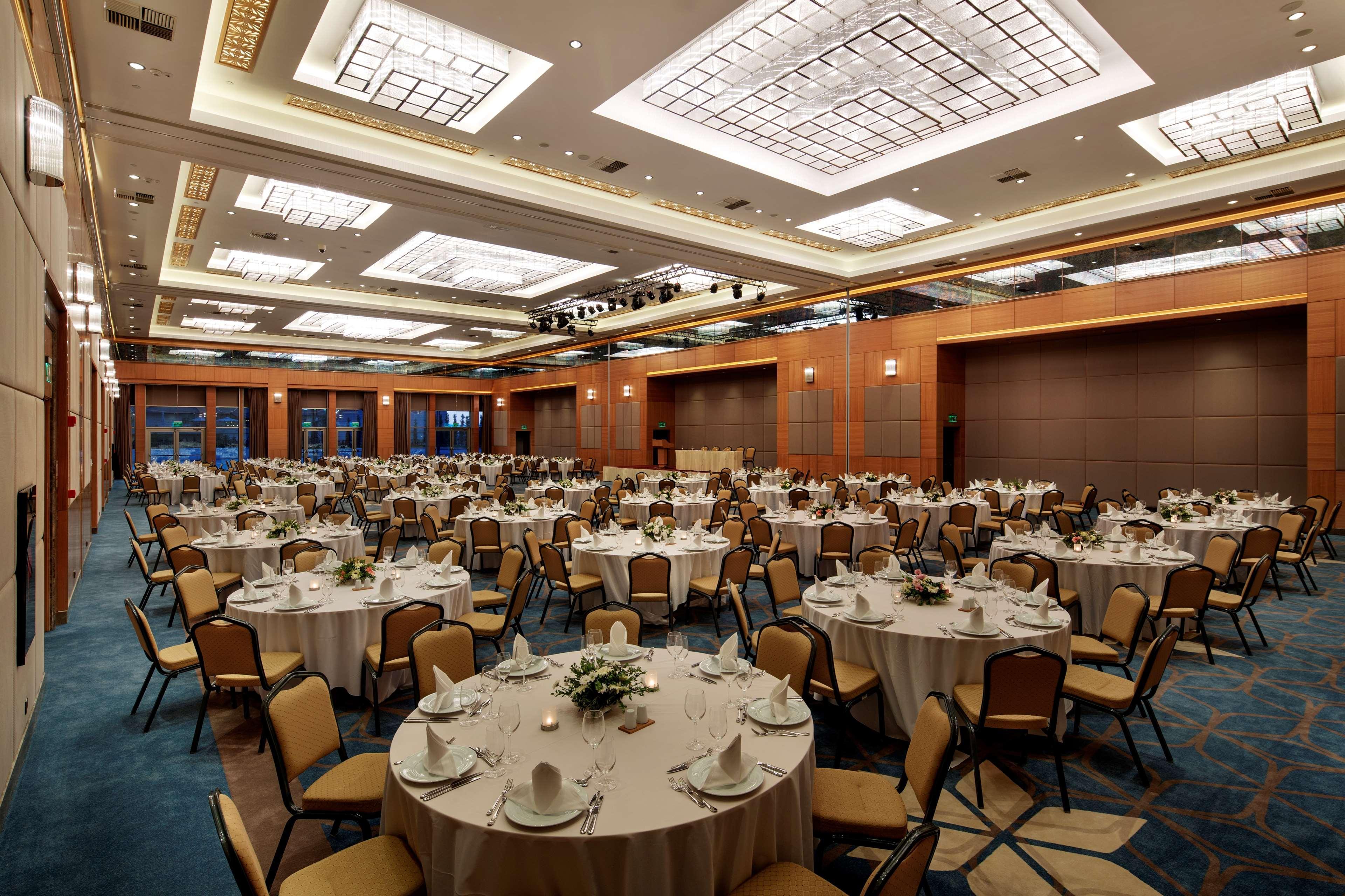 Movenpick Hotel Малатия Екстериор снимка