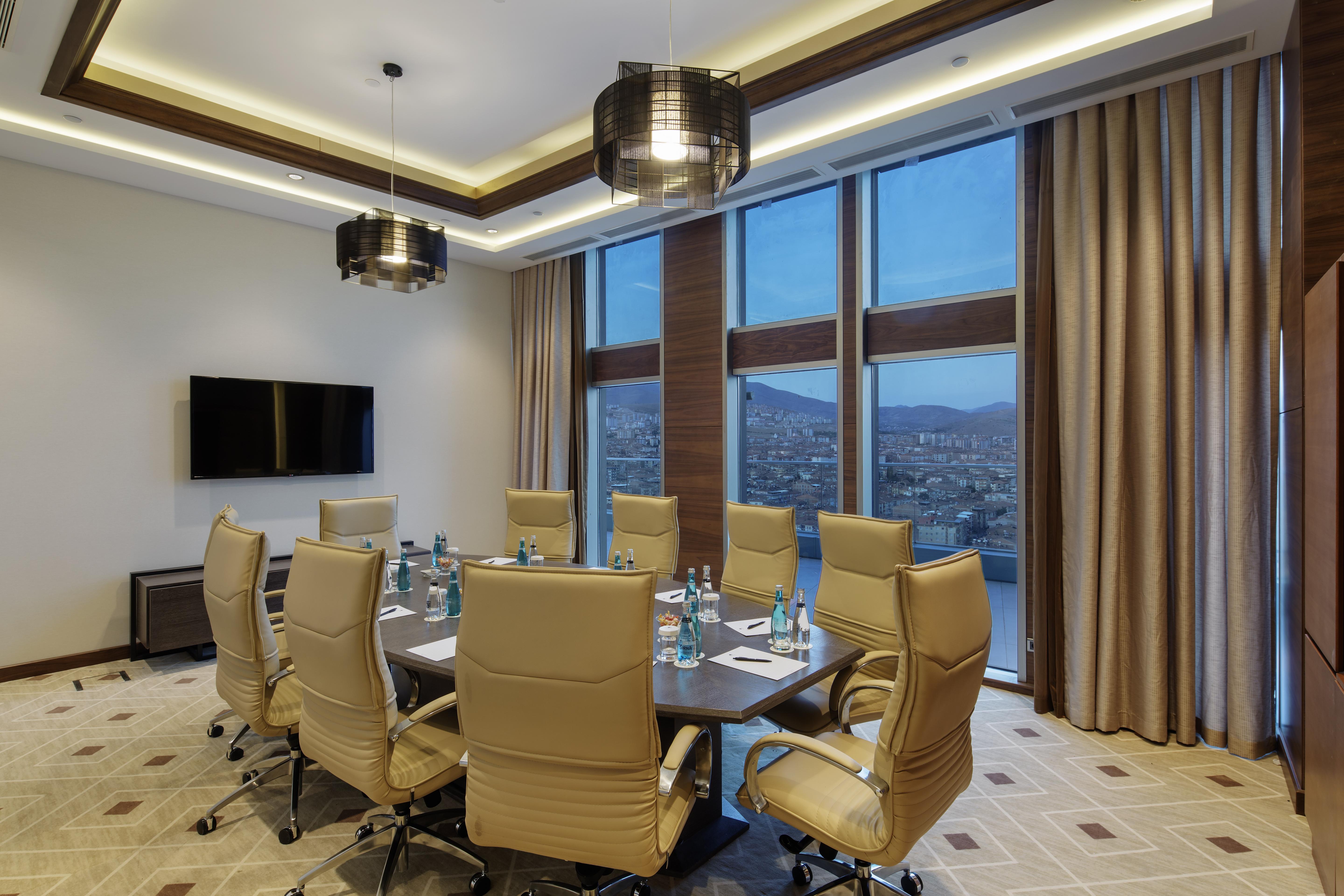 Movenpick Hotel Малатия Екстериор снимка