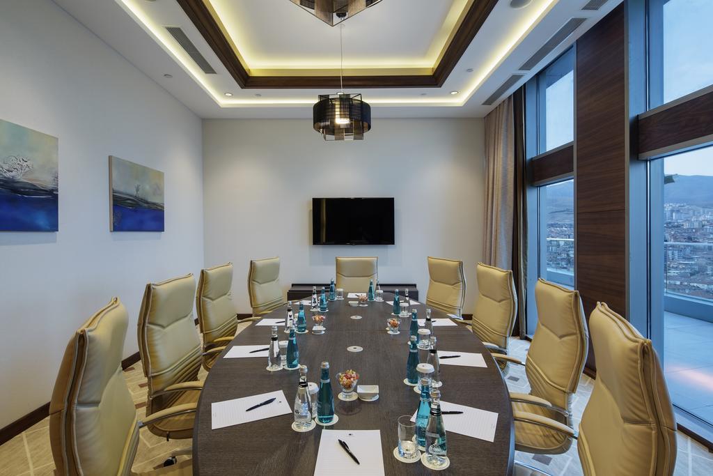Movenpick Hotel Малатия Екстериор снимка